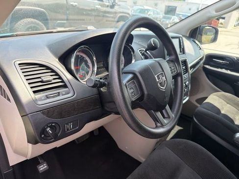 Used 2019 Dodge Grand Caravan SE FWD image 14