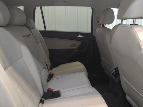 Used 2018 Volkswagen Tiguan SE FWD image 19