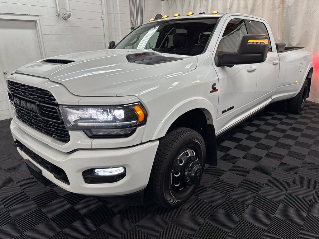 Used 2024 RAM 3500 Limited w/ Night Edition AWD/4WD image 4