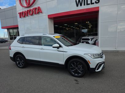 Used 2023 Volkswagen Tiguan SE w/ Panoramic Sunroof Package