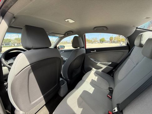Used 2012 Hyundai Accent GLS image 15