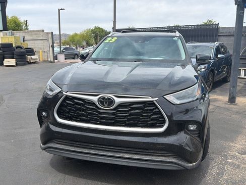 Used 2023 Toyota Highlander XLE FWD image 1