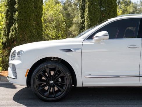 Used 2022 Bentley Bentayga image 10