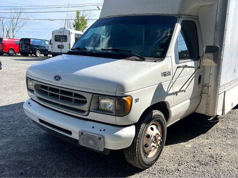 Used 2002 Ford E-450 and Econoline 450 image 2