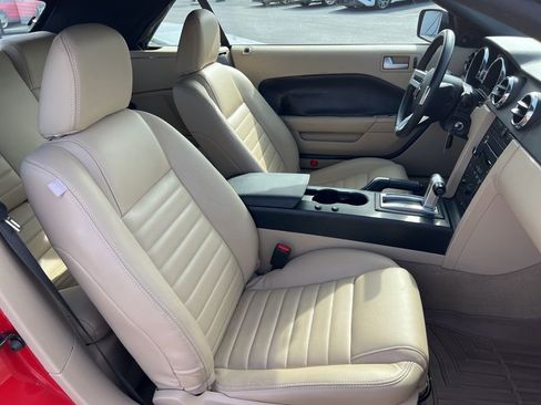 Used 2009 Ford Mustang Convertible image 23