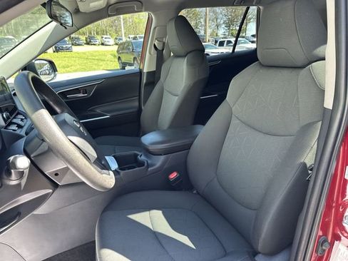 Used 2023 Toyota RAV4 XLE image 15