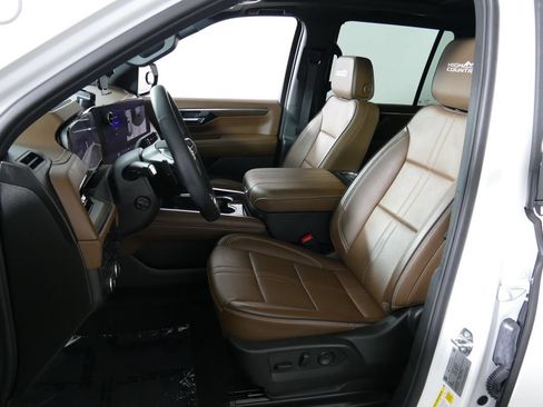 Used 2025 Chevrolet Tahoe High Country w/ Sun And Tow Package AWD/4WD image 10