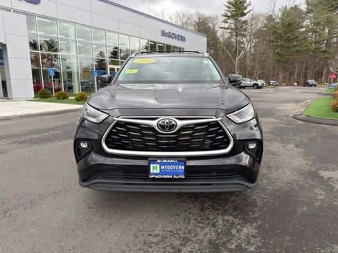 Used 2021 Toyota Highlander XLE image 2