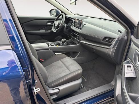 Used 2024 Nissan Rogue SV image 15