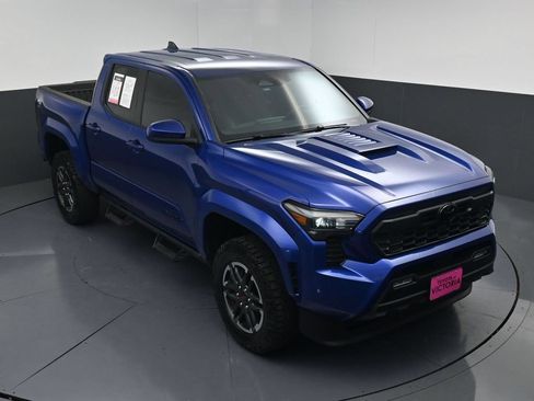 Used 2025 Toyota Tacoma TRD Sport AWD/4WD image 14