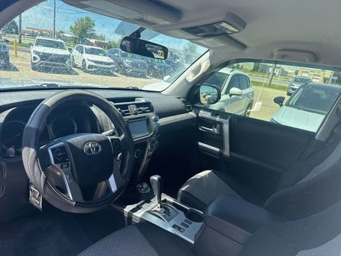 Used 2018 Toyota 4Runner SR5 AWD/4WD image 11