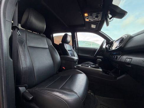 Used 2023 Toyota Tacoma TRD Off-Road w/ TRD Premium Off Road Package image 27