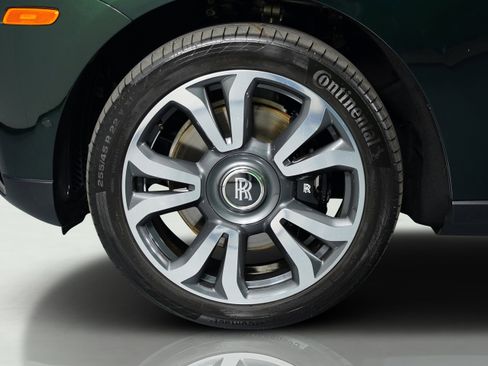 Used 2023 Rolls-Royce Cullinan w/ Cullinan Package image 23