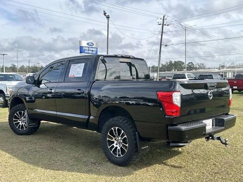 Used 2020 Nissan Titan SV w/ SV Convenience Package image 11