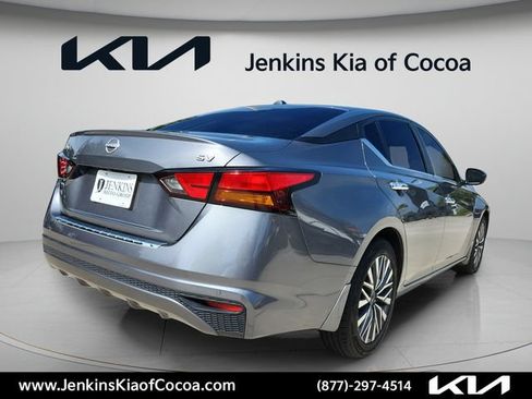 Used 2023 Nissan Altima 2.5 SV FWD image 5
