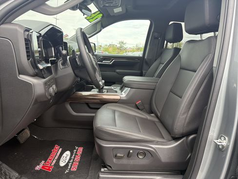 Used 2026 Chevrolet Silverado 1500 LT Trail Boss w/ LT Trail Boss Premium Package AWD/4WD image 12