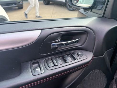 Used 2019 Dodge Grand Caravan GT image 8