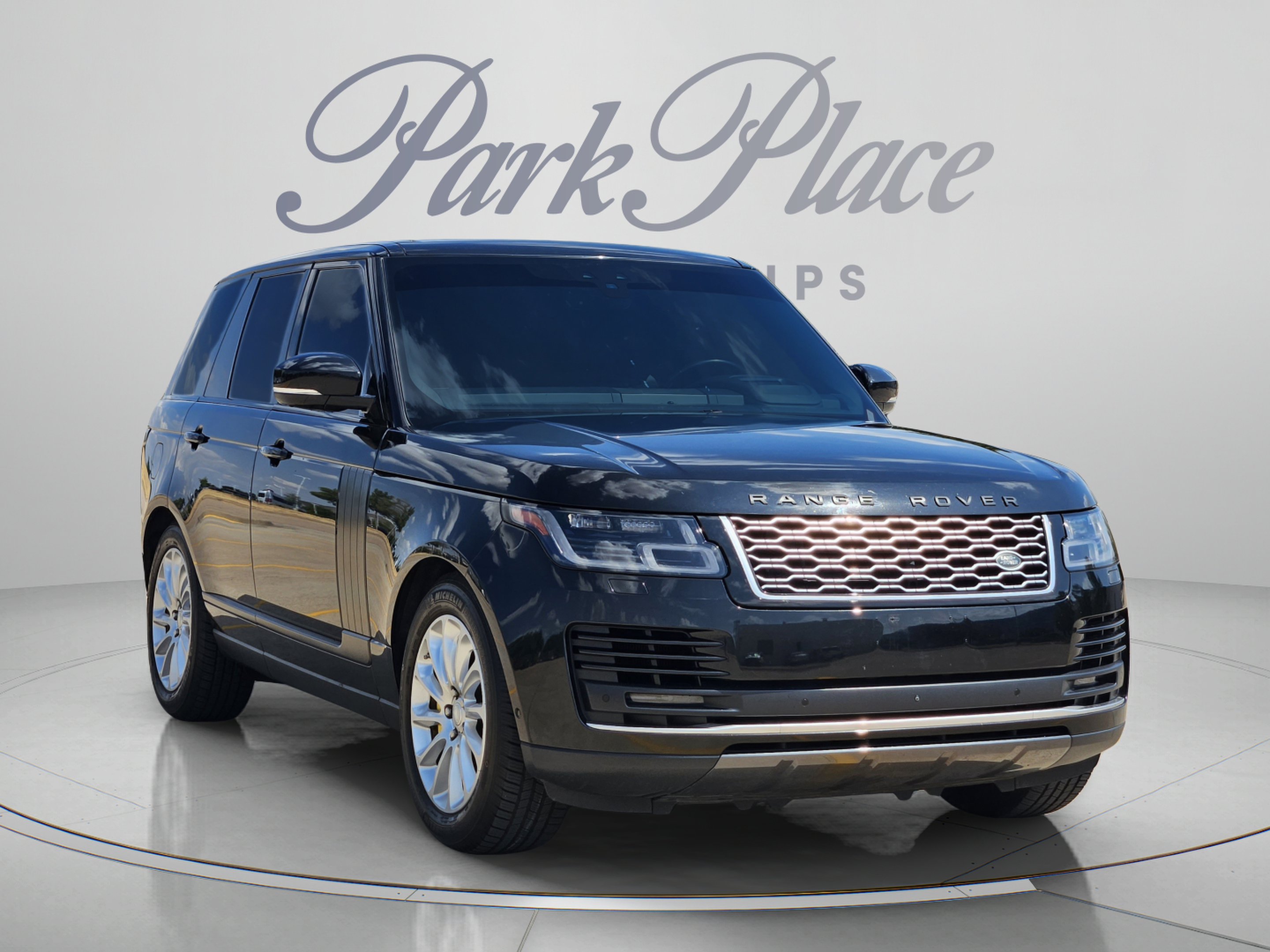 Used 2018 Land Rover Range Rover HSE AWD/4WD image 4