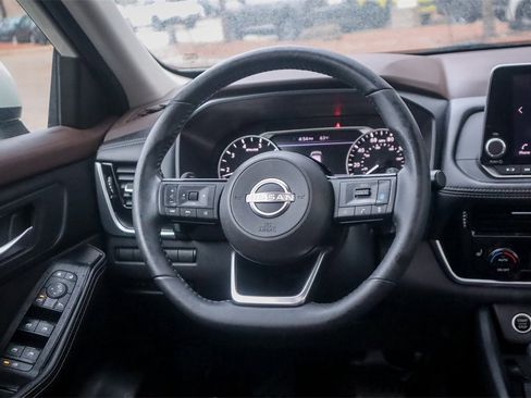 Used 2022 Nissan Rogue SV w/ SV Premium Package image 24