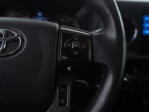 Used 2018 Toyota Tacoma TRD Sport image 18