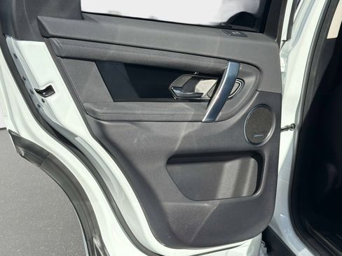 Used 2025 Land Rover Discovery Sport S image 29