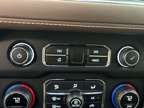 Used 2024 Chevrolet Suburban High Country AWD/4WD image 39