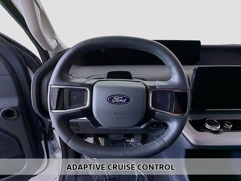 Used 2025 Ford Expedition Active image 5