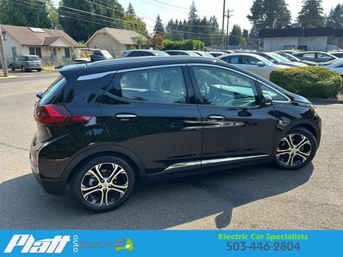 Used 2017 Chevrolet Bolt Premier w/ Driver Confidence II Package FWD image 8