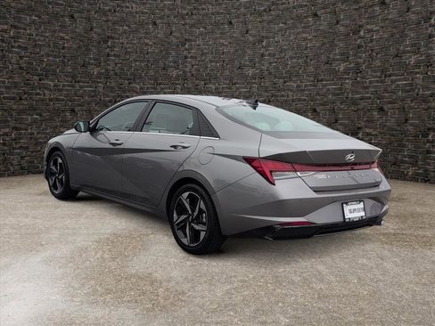 Used 2023 Hyundai Elantra Limited image 4