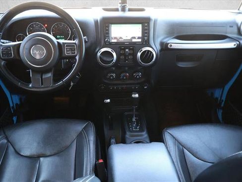 Used 2017 Jeep Wrangler Unlimited Sahara w/ Connectivity Group AWD/4WD image 21