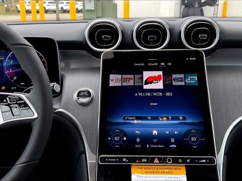 Used 2025 Mercedes-Benz GLC 300 4MATIC image 9