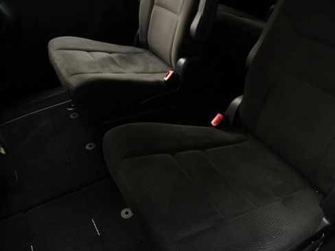 Used 2015 Dodge Grand Caravan SXT w/ Blacktop Package FWD image 19