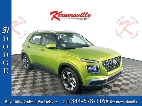 Used 2024 Hyundai Venue SEL image 1