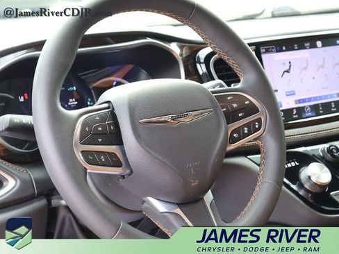 Used 2023 Chrysler Pacifica Pinnacle FWD image 24