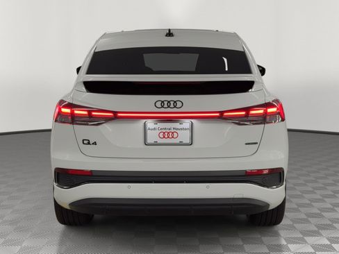 Used 2024 Audi Q4 e-tron Premium Plus image 10