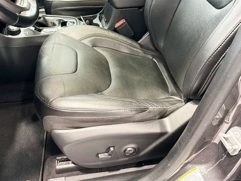 Used 2019 Jeep Cherokee Limited AWD/4WD image 17