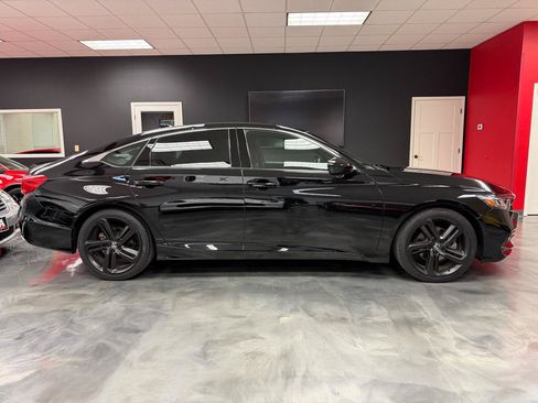 Used 2018 Honda Accord Sport image 4