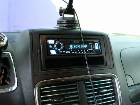 Used 2015 Dodge Grand Caravan SE w/ Quick Order Package 29E SE image 12