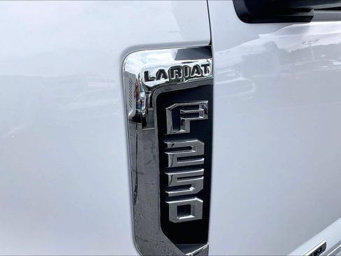 Certified 2021 Ford F250 Lariat w/ Lariat Value Package AWD/4WD image 7