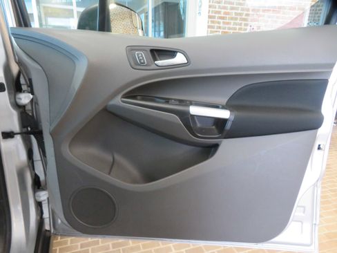 Used 2022 Ford Transit Connect XLT image 31