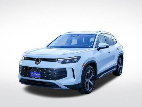 New 2026 Volkswagen Tiguan SE image 3