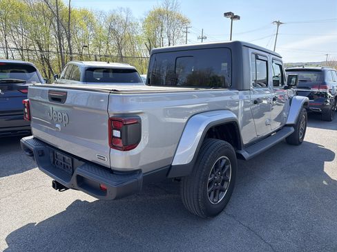 Used 2020 Jeep Gladiator Overland AWD/4WD image 7