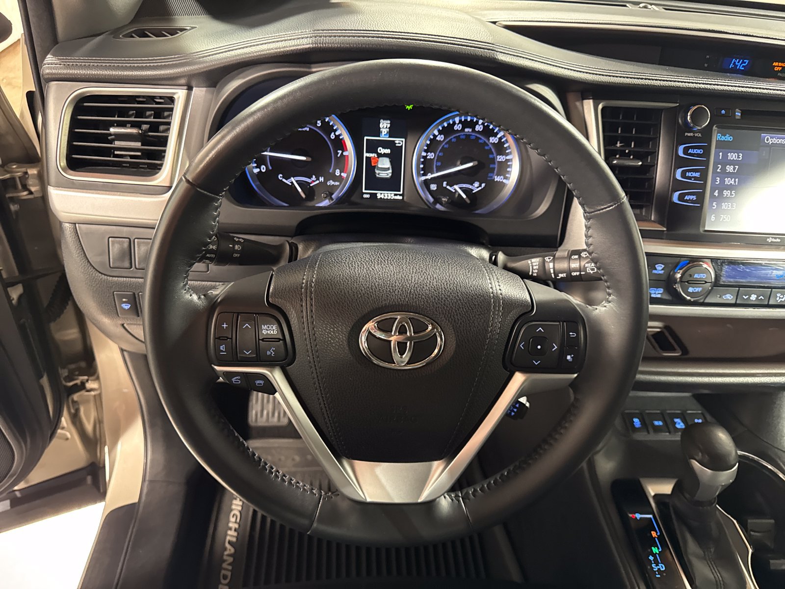 Used 2015 Toyota Highlander XLE AWD/4WD image 19