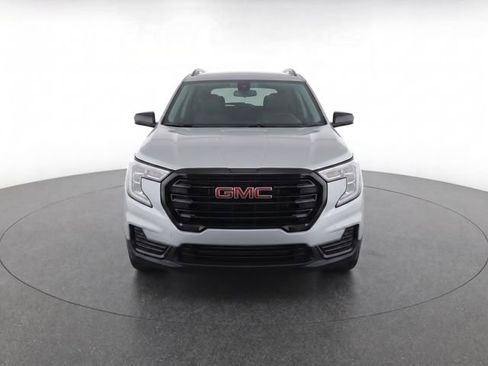 Used 2023 GMC Terrain SLE w/ Driver Convenience Package FWD image 5