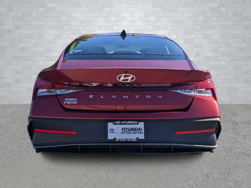 New 2025 Hyundai Elantra SE image 6