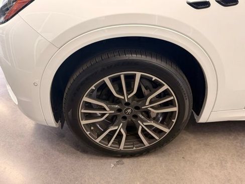 Used 2025 Maserati Grecale GT AWD/4WD image 11