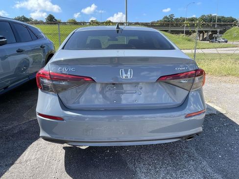 Used 2023 Honda Civic Sport image 3