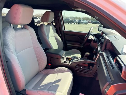 Certified 2025 Toyota Tacoma SR5 image 28