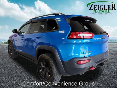 Used 2018 Jeep Cherokee Trailhawk w/ Comfort & Convenience Group AWD/4WD image 3