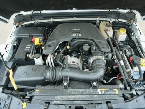 Used 2021 Jeep Gladiator Overland image 36